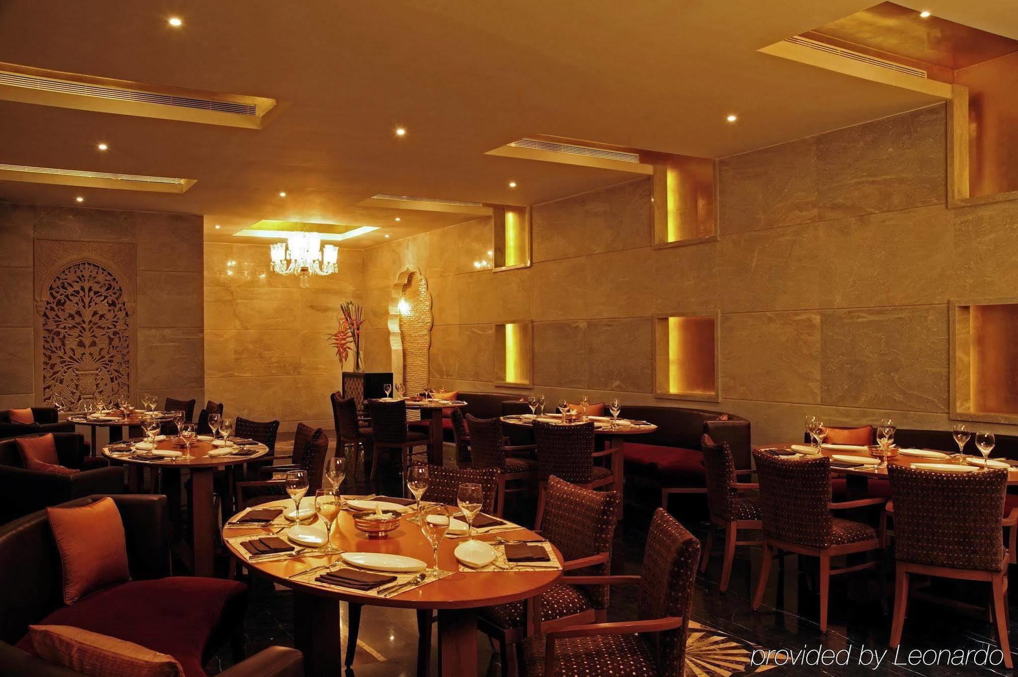 Отель Taj Club House Ченнаи Ресторан фото